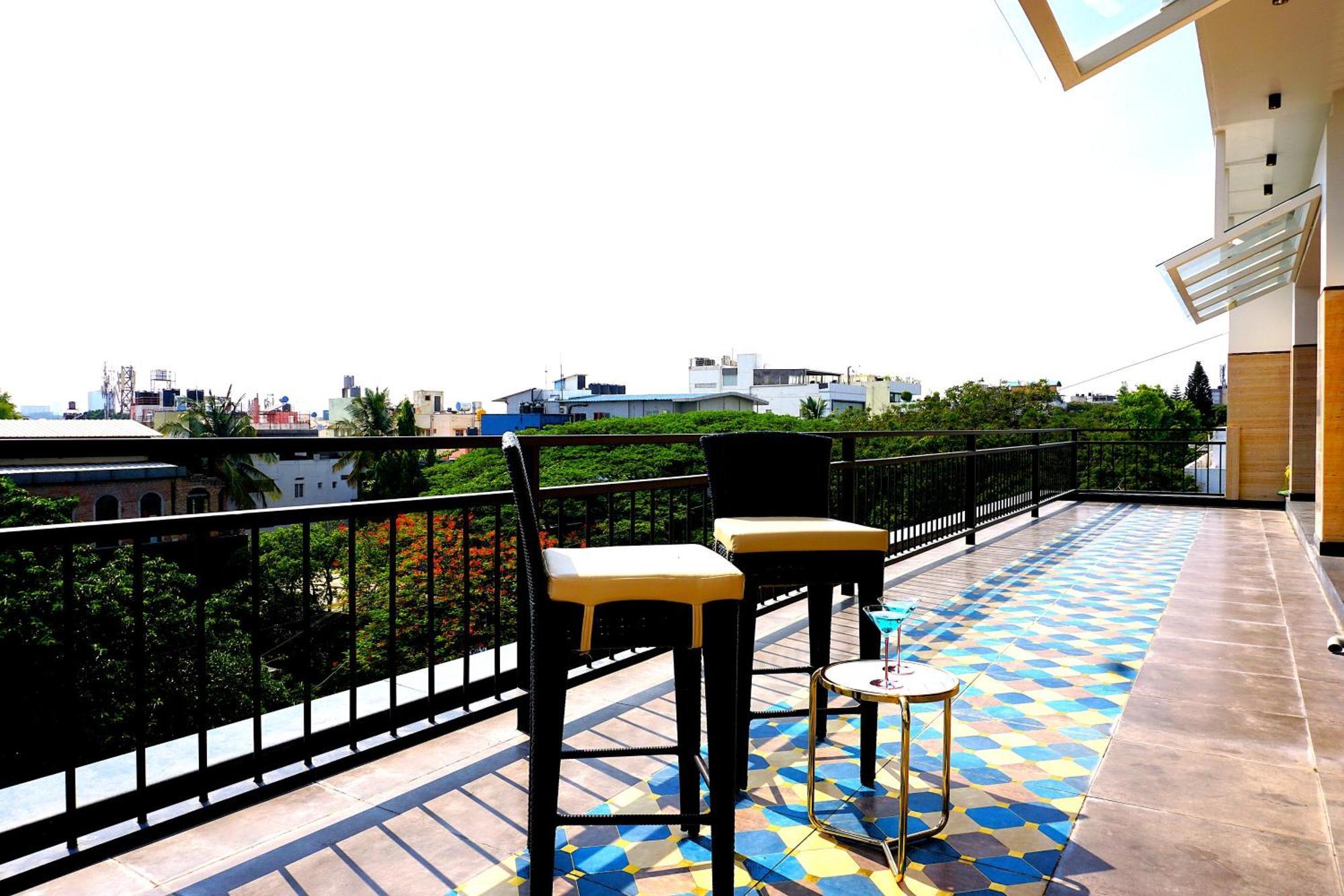 The Pentouz On 100 Feet Road Indiranagar - An Urban Luxury Retreat Apartamento Bangalore Exterior foto