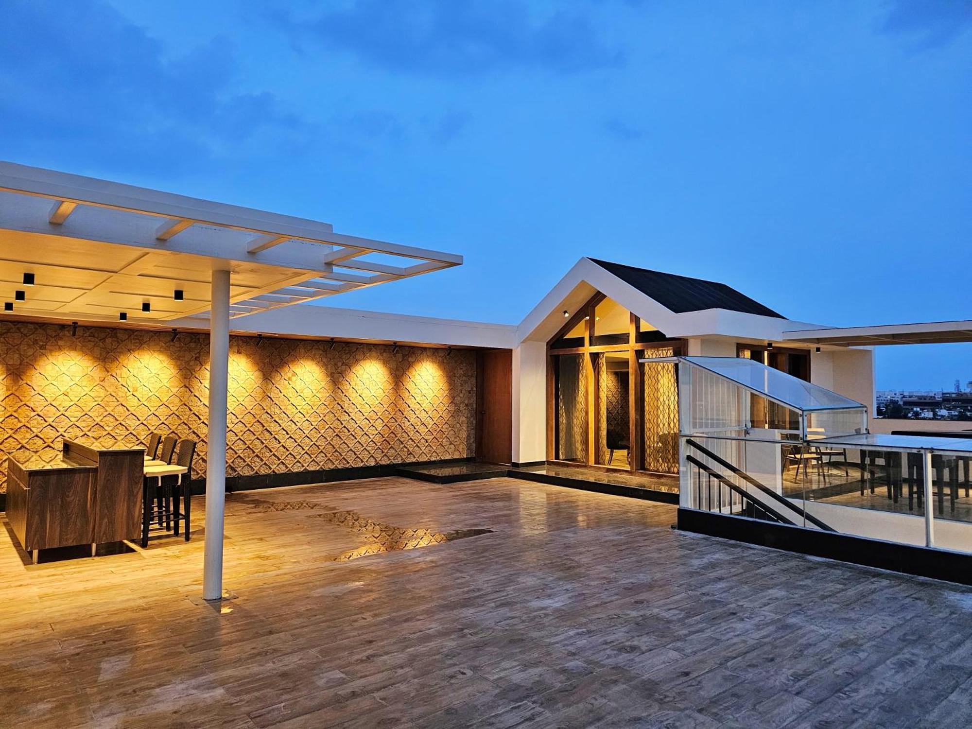 The Pentouz On 100 Feet Road Indiranagar - An Urban Luxury Retreat Apartamento Bangalore Exterior foto