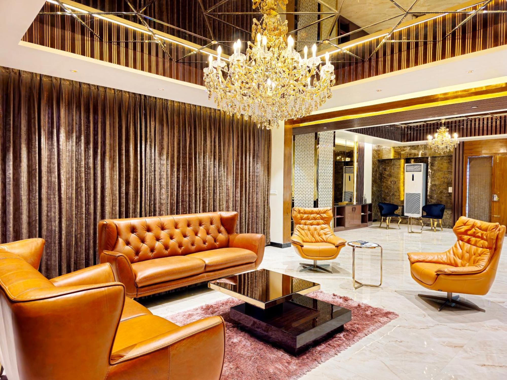The Pentouz On 100 Feet Road Indiranagar - An Urban Luxury Retreat Apartamento Bangalore Exterior foto