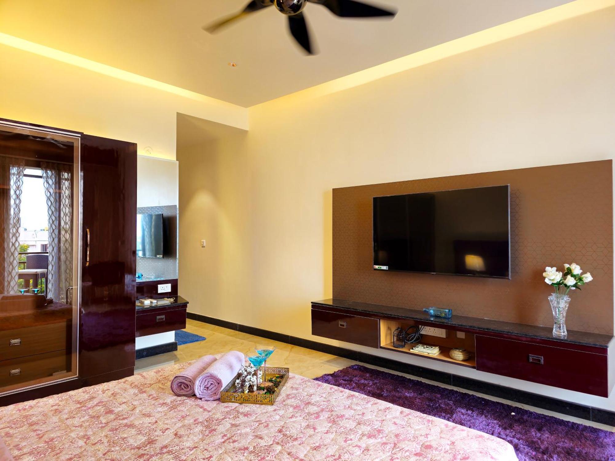 The Pentouz On 100 Feet Road Indiranagar - An Urban Luxury Retreat Apartamento Bangalore Exterior foto