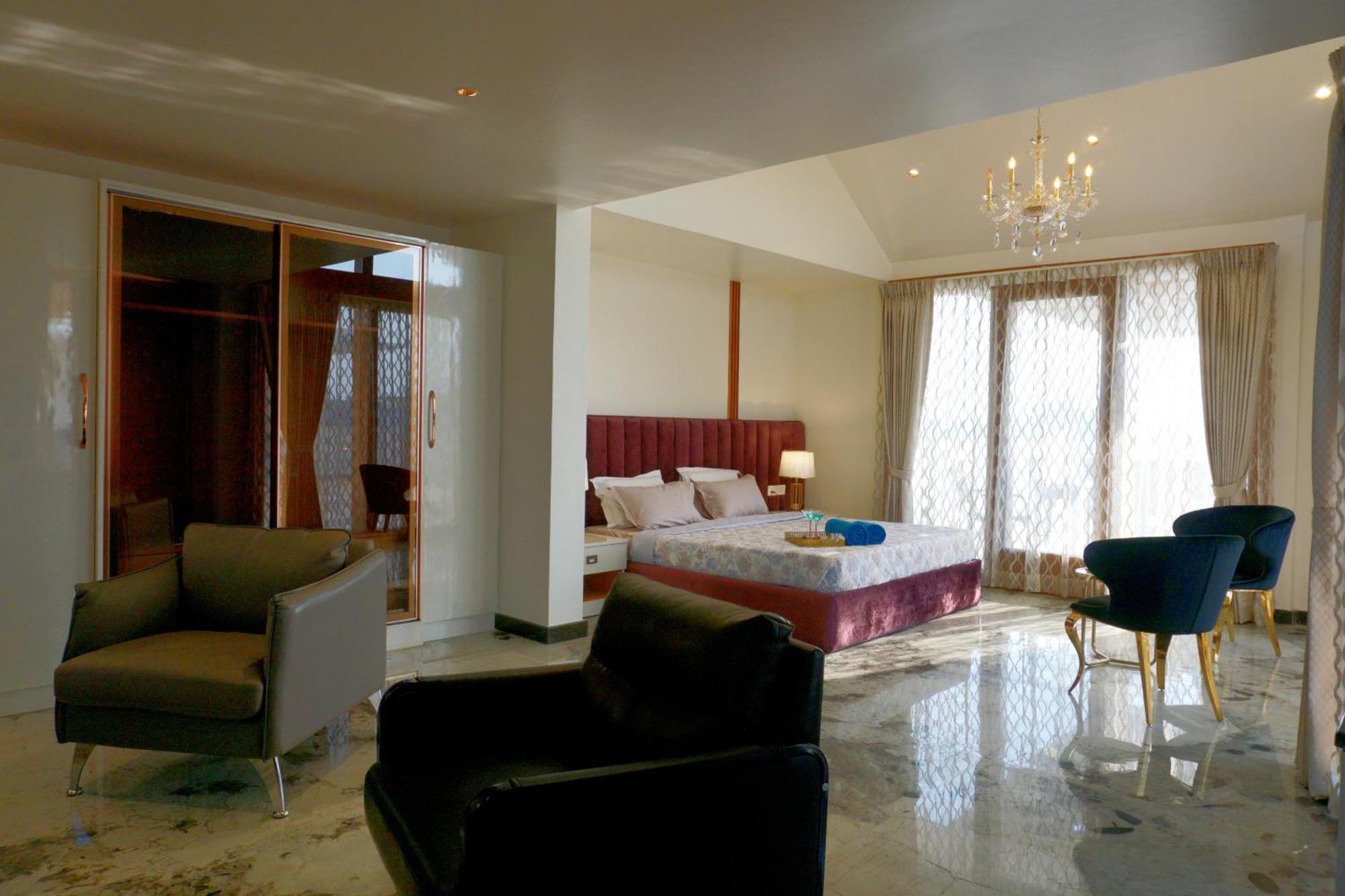 The Pentouz On 100 Feet Road Indiranagar - An Urban Luxury Retreat Apartamento Bangalore Exterior foto