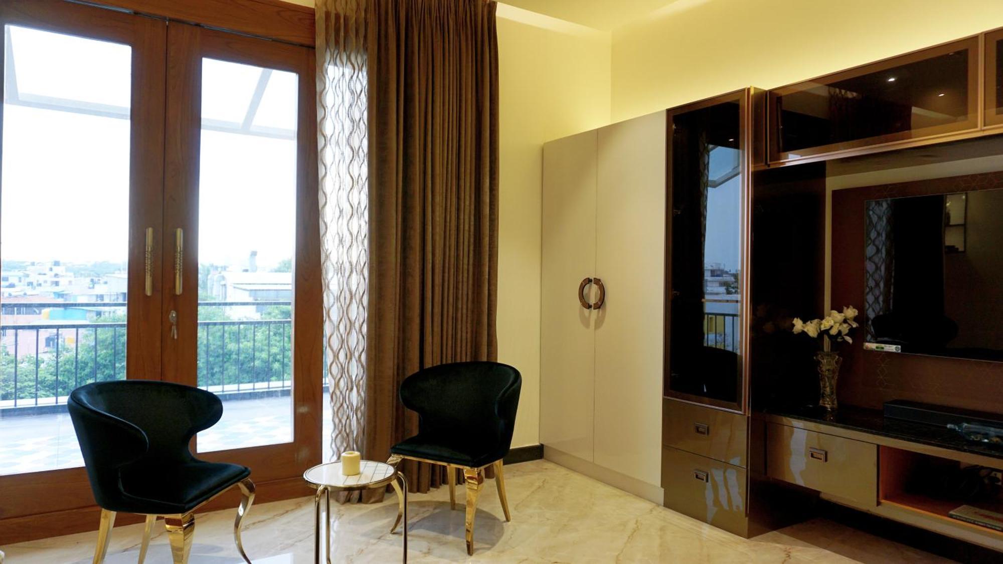 The Pentouz On 100 Feet Road Indiranagar - An Urban Luxury Retreat Apartamento Bangalore Exterior foto
