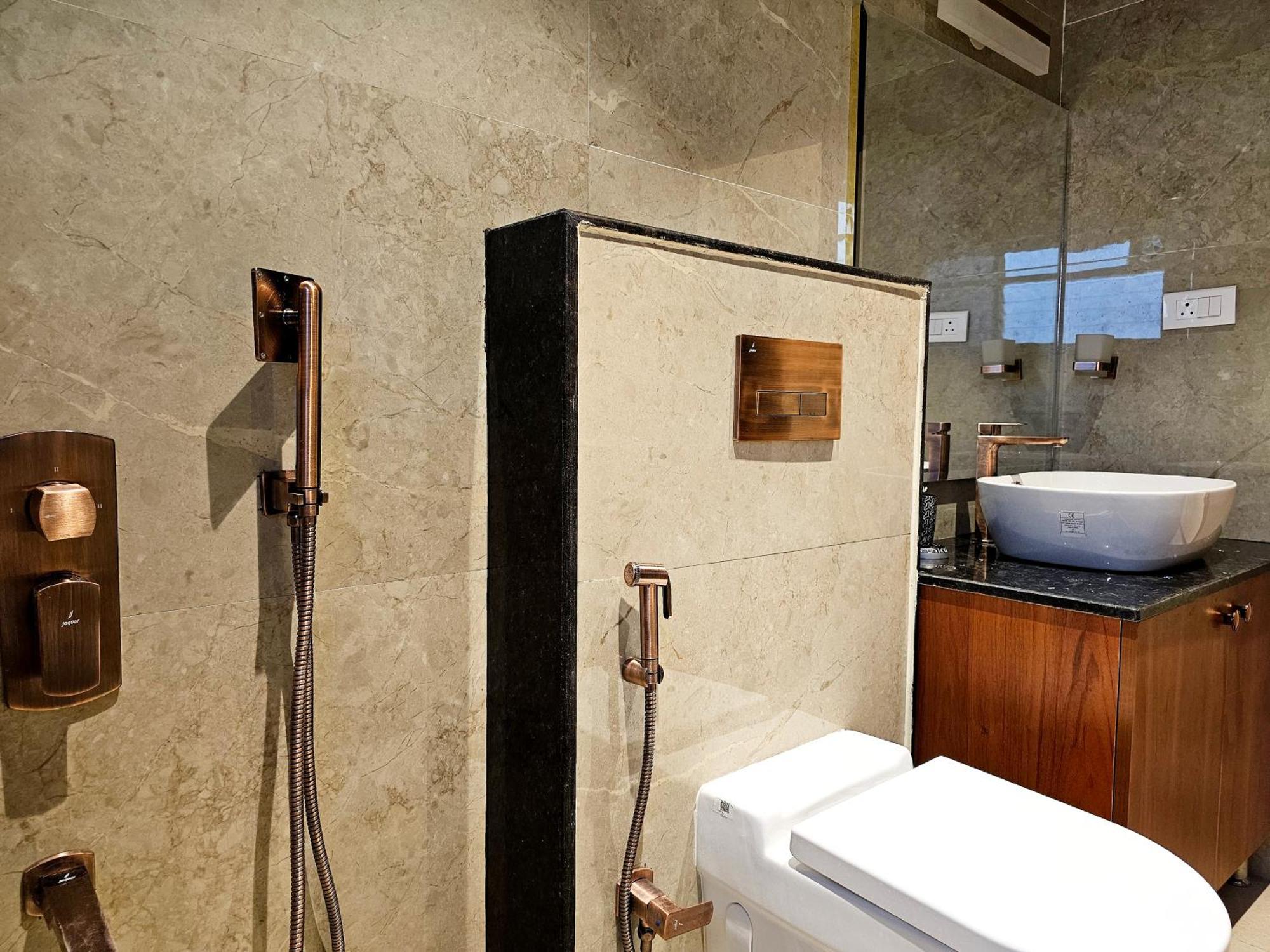 The Pentouz On 100 Feet Road Indiranagar - An Urban Luxury Retreat Apartamento Bangalore Exterior foto