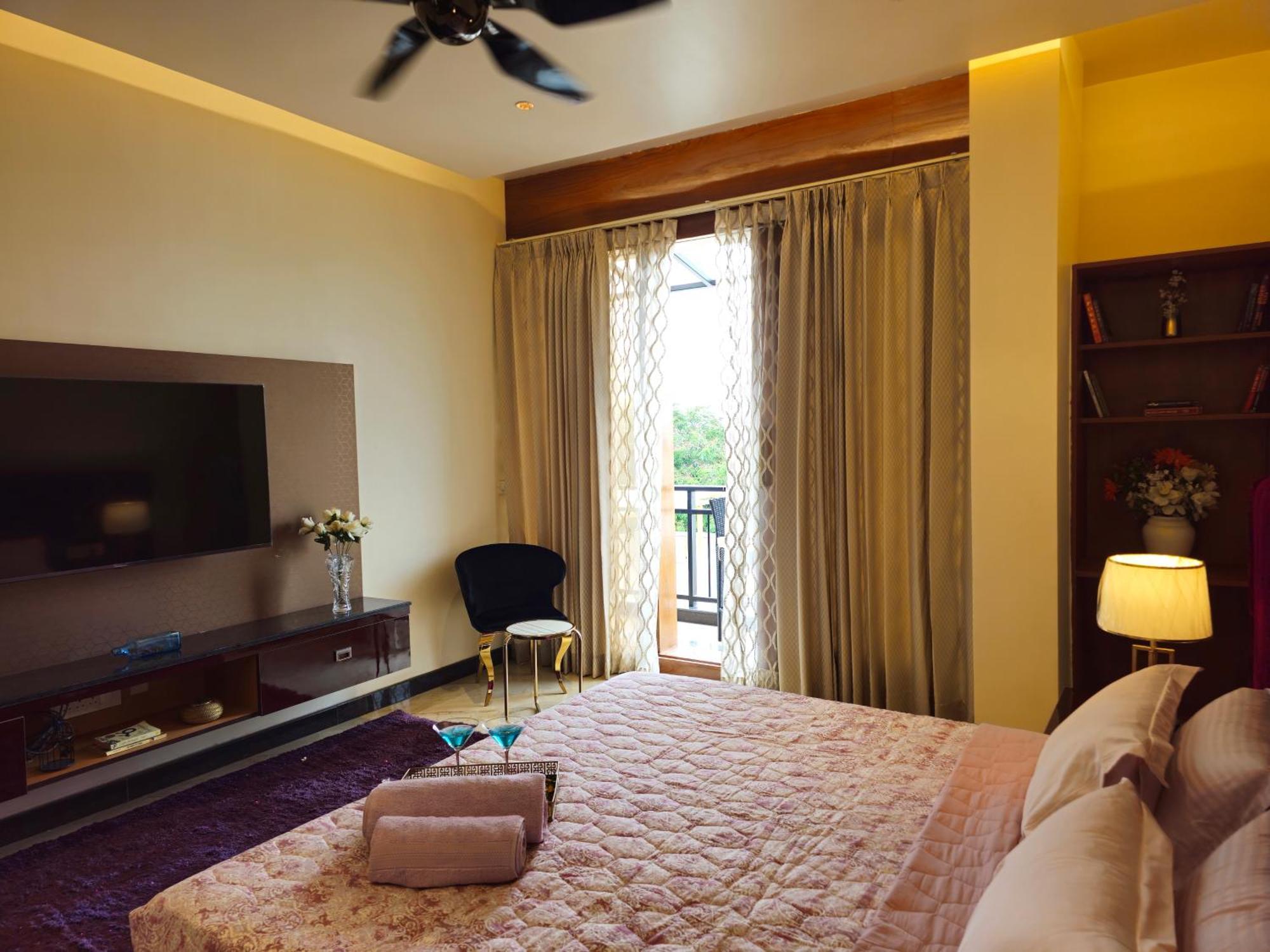 The Pentouz On 100 Feet Road Indiranagar - An Urban Luxury Retreat Apartamento Bangalore Exterior foto