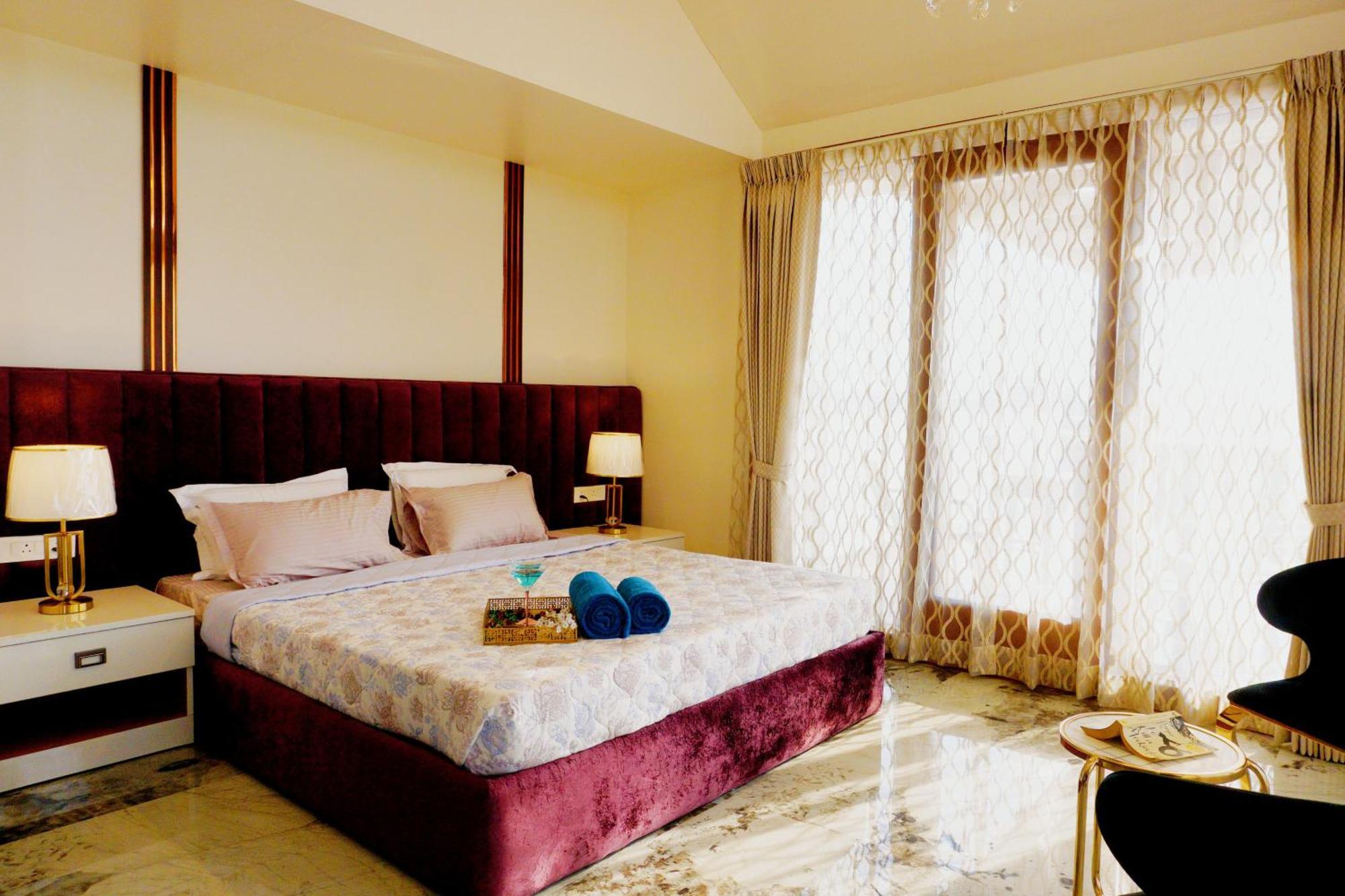 The Pentouz On 100 Feet Road Indiranagar - An Urban Luxury Retreat Apartamento Bangalore Exterior foto